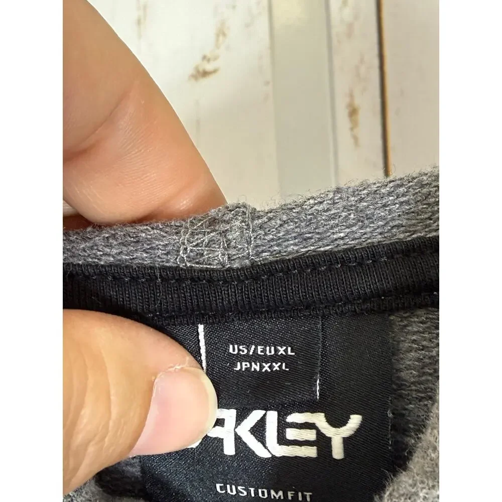 Oakley, Grey Hoodie. Size XL. In excellent condition!